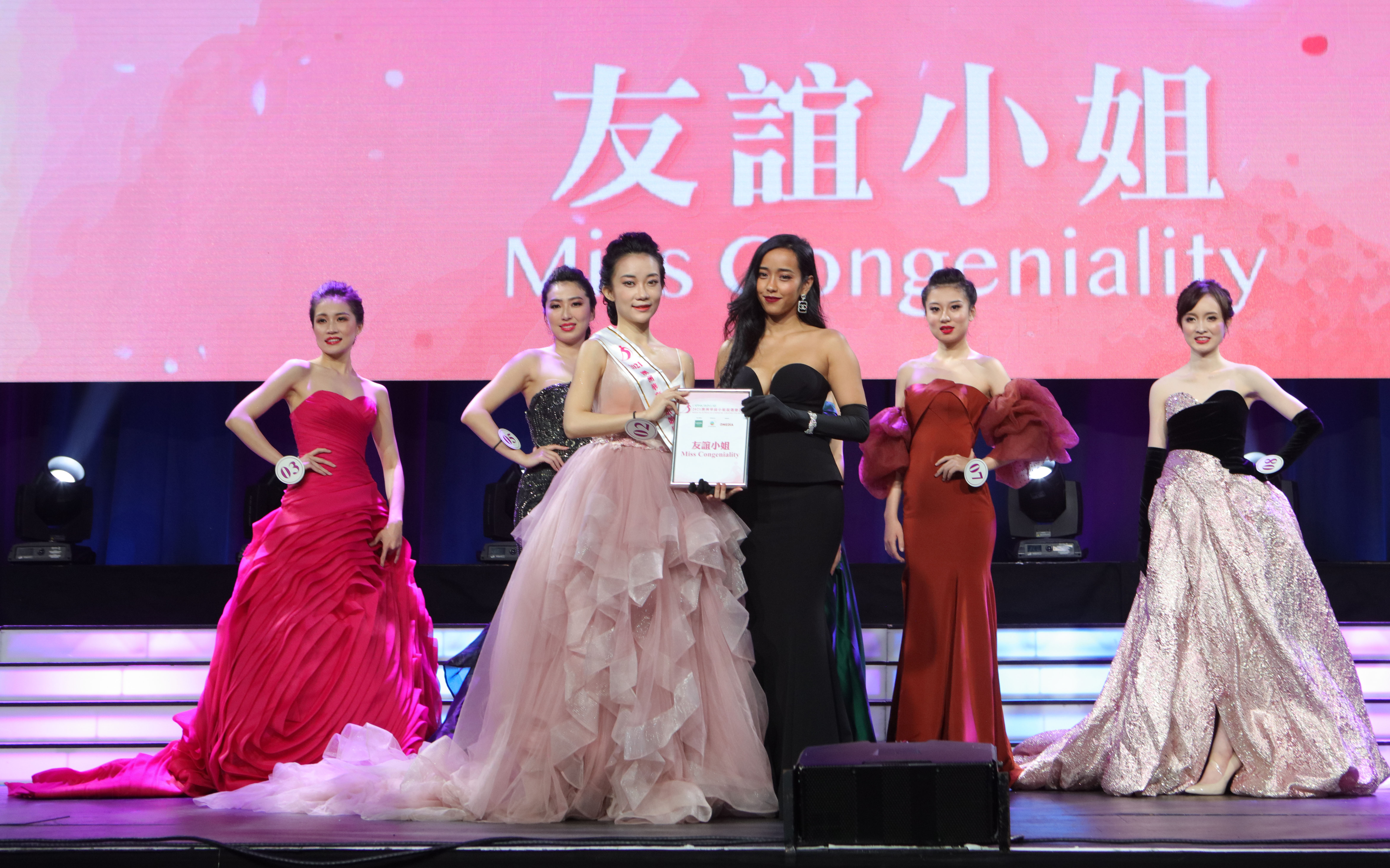 圖11. 2號劉洛伊當選「友誼小姐」.jpg