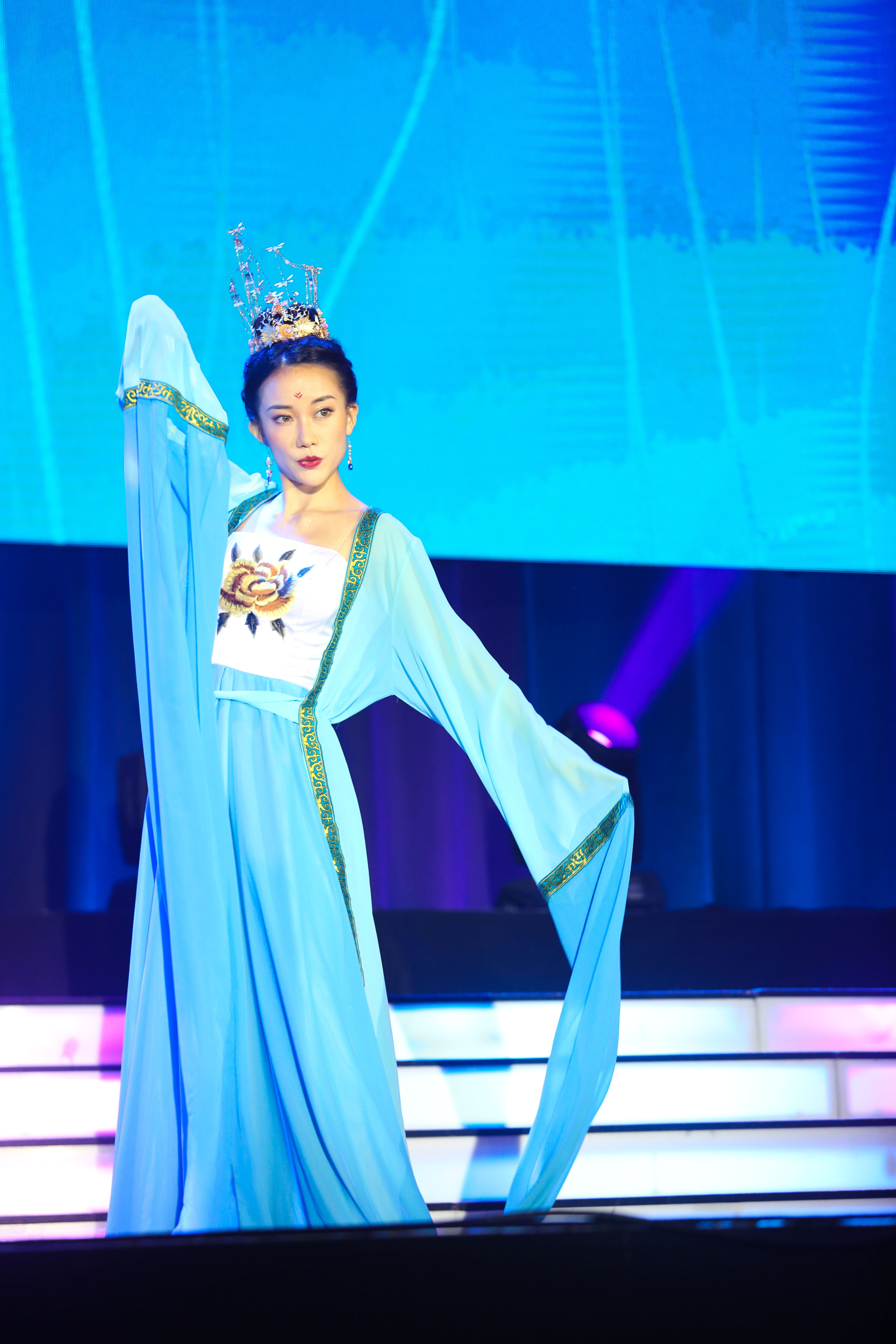 圖6a. 佳麗們分別帶來精彩的才藝表演，贏得觀眾及評委熱烈掌聲.jpg